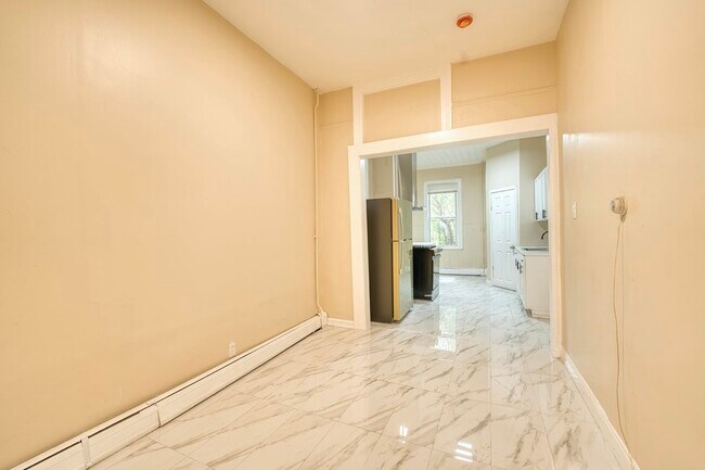 Building Photo - 37 Poplar St