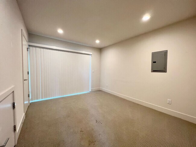 Building Photo - 9224 35th Ave SW