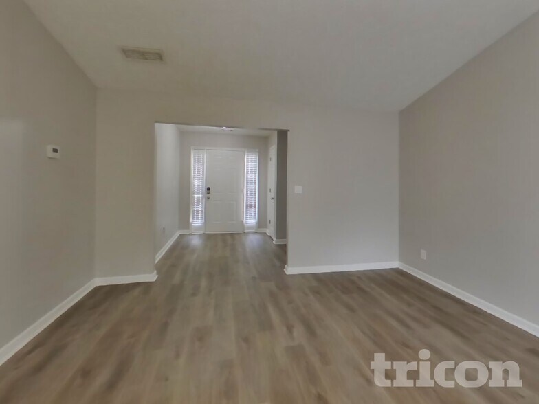 Building Photo - 10635 Pine Forest Ln