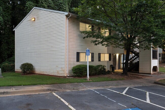 Building Photo - 2430 Kenridge Pkwy