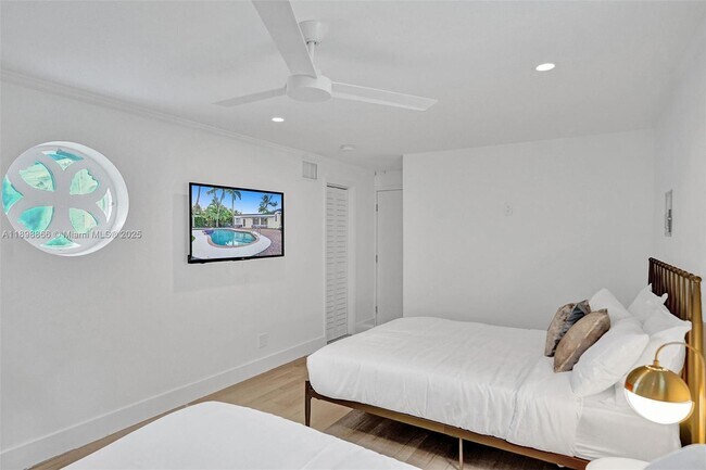 Building Photo - 725 Harrison St