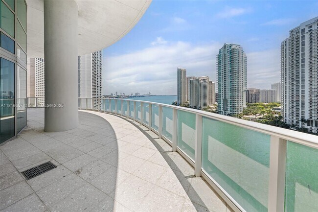 Building Photo - 300 S Biscayne Blvd