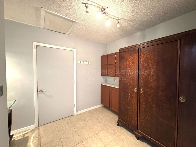 Building Photo - 4955 Southfork Ranch Dr