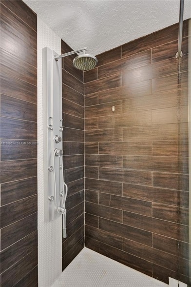 Building Photo - 3100 NE 56th Ct