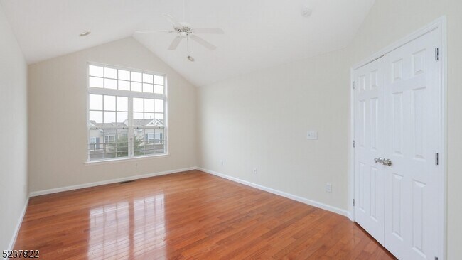 Building Photo - 1044 Shadowlawn Dr