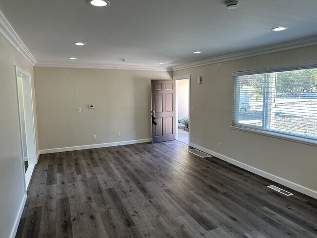 Building Photo - Updated 3 Bedroom, 2 Bathroom Single Family Home in Rural Danville Location