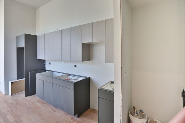 Building Photo - Brand New Studio in Wicker Park. 12' Ceili...