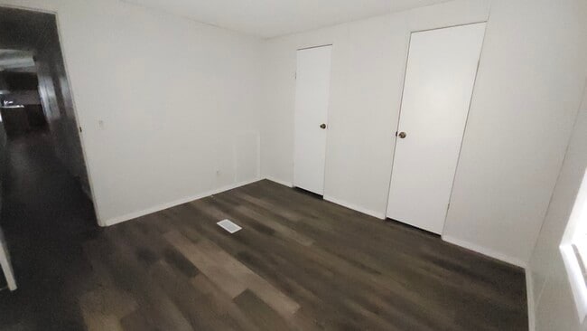 Building Photo - 7440 Land Dr