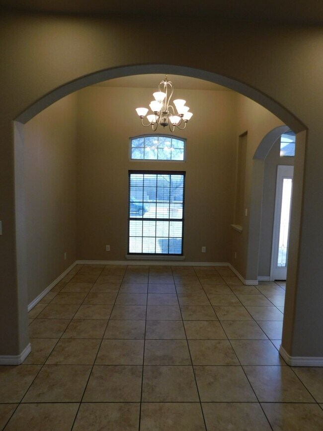 Building Photo - 244 Ariana Ct