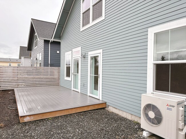 Building Photo - Lease Takeover on a 3bdrm/2.5 bath cottage...