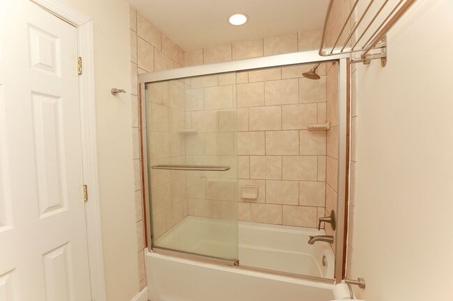 Building Photo - Gorgeous home rental in Virginia Beach!
