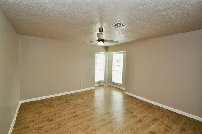 Building Photo - 6822 La Puente Dr