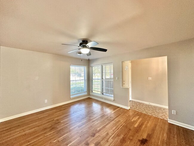 Building Photo - Viewable Now!