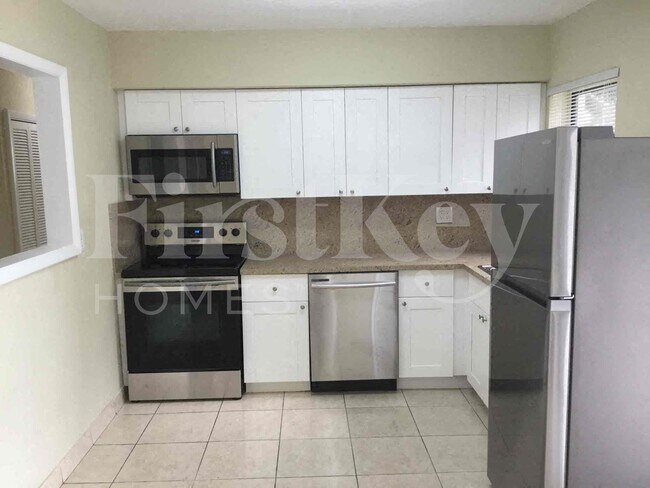 Building Photo - 18000 NW 6th Ct