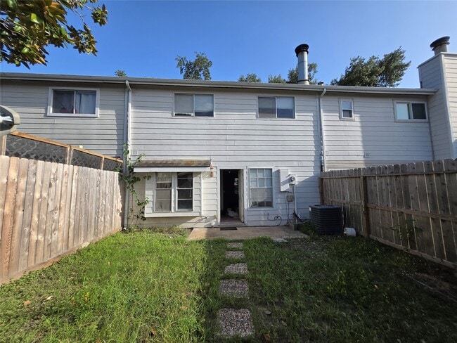 Building Photo - 7942 Grow Ln