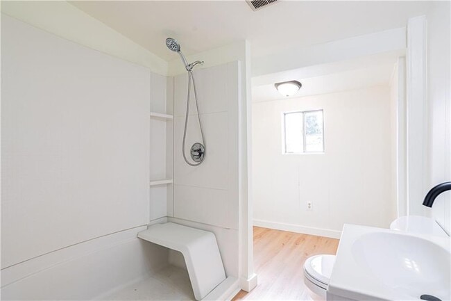 Building Photo - 805 Ave A