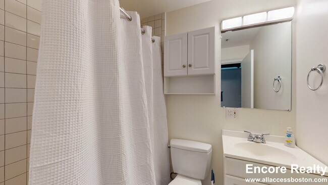 Building Photo - 19 Stanhope St