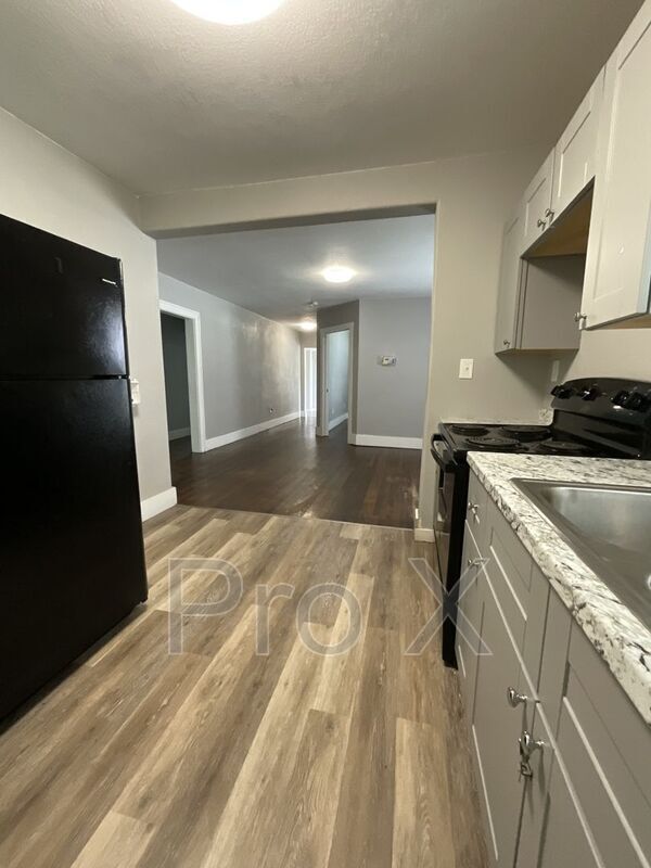 Building Photo - 211 E Adams St