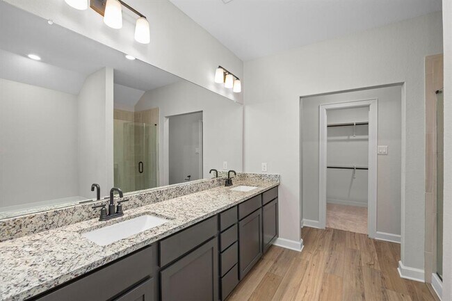 Building Photo - 3210 Banyan Dr
