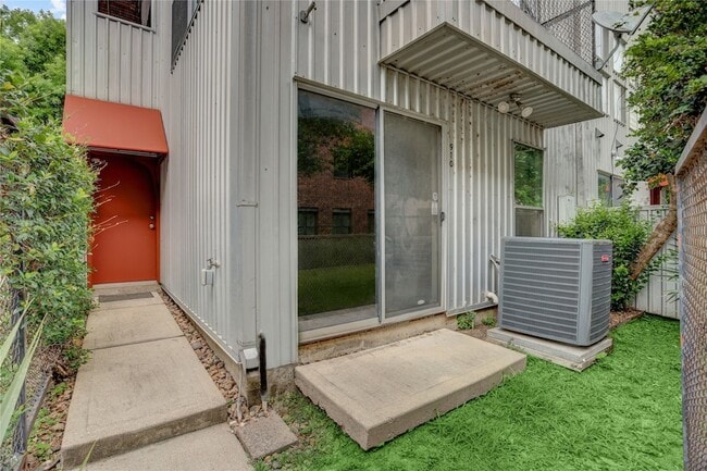 Building Photo - 910 Ruthven St