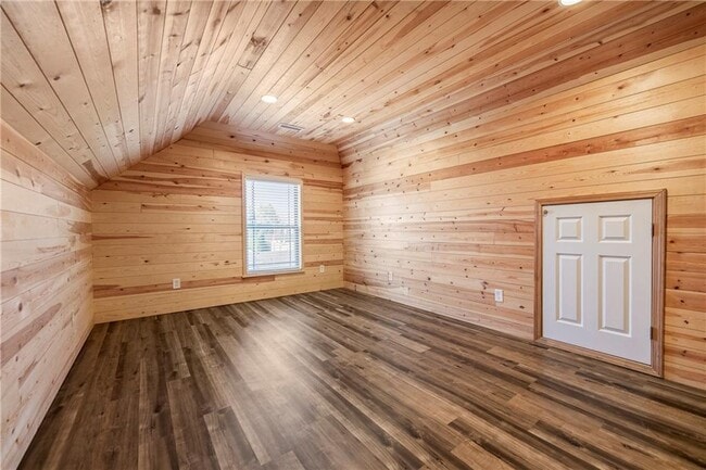 Building Photo - 4402 SW Alfalfa Ave
