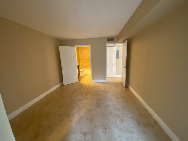 Building Photo - 2460 NW 33rd St