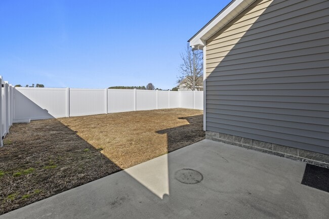 Building Photo - 704 Jade Ln