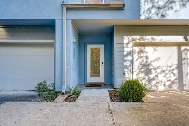 Building Photo - 4308 Lillian St