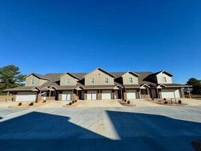 Building Photo - 2801 W Mockingbird Ln