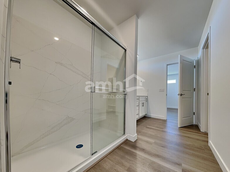 Building Photo - 9653 N Rancho Lozano