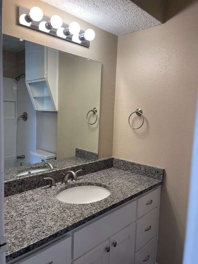 Building Photo - Casablanca Condo #121