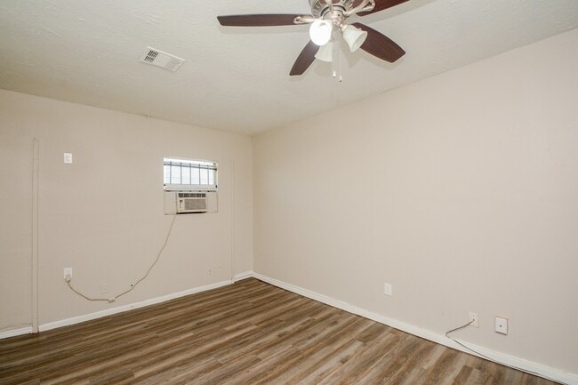 Building Photo - 10214 Rockaway Dr