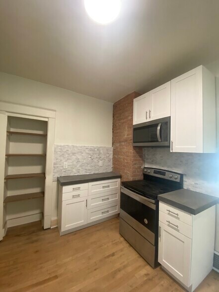 Building Photo - 1323 W 102nd St