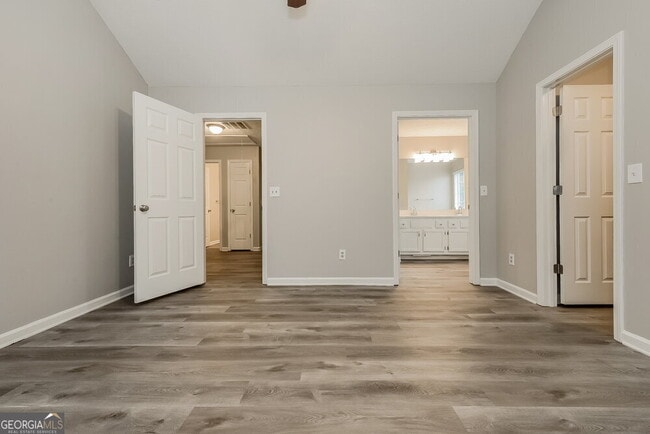 Building Photo - 2092 Wedgewood Dr
