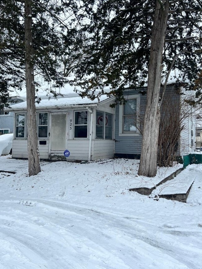 Building Photo - 923 Vine St