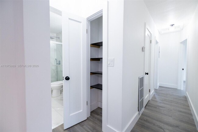 Building Photo - 3401 SW 17th St