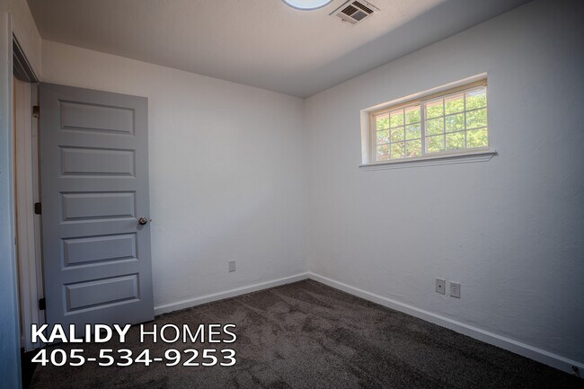 Building Photo - 413 Winding Ln