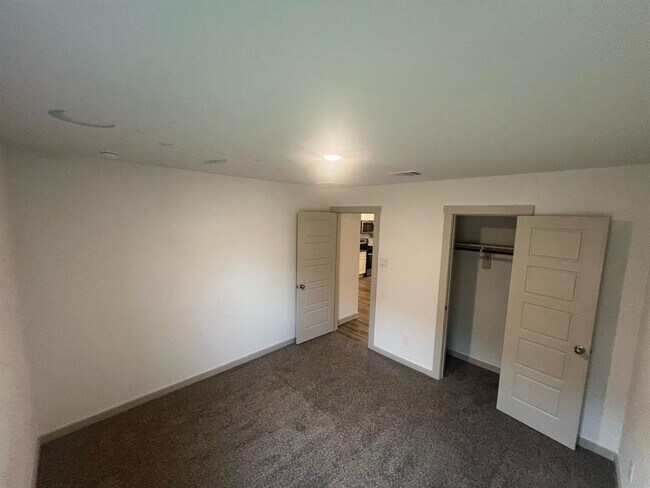 Building Photo - 7915 Murciana Dr