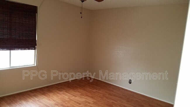Building Photo - 6104 W Townley Ave