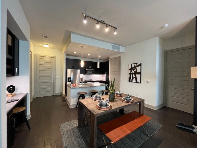 Building Photo - 3551 Wilshire Wy