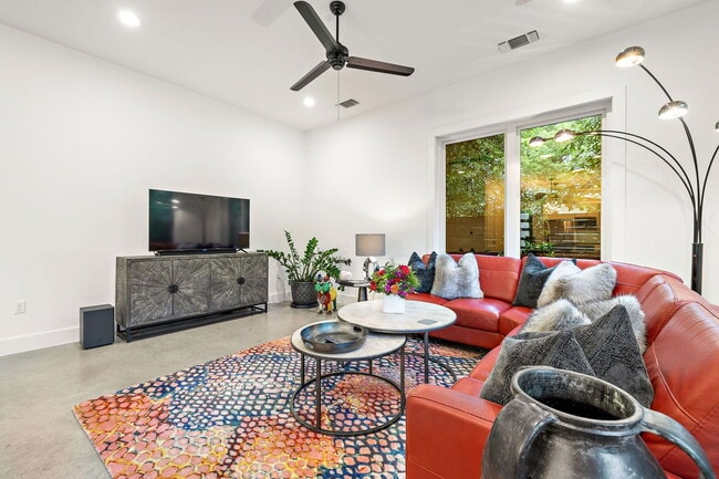 Building Photo - 1310 Choquette Dr