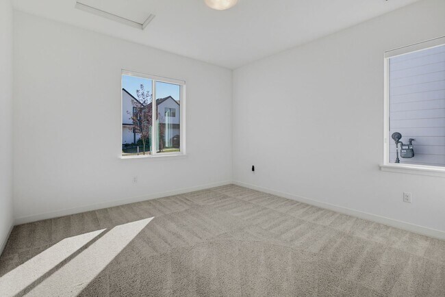 Building Photo - Exceptional Tehaleh Living with EV Charger & A/C