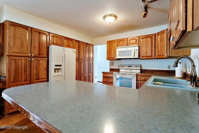 Building Photo - 909 Indian Hills Dr