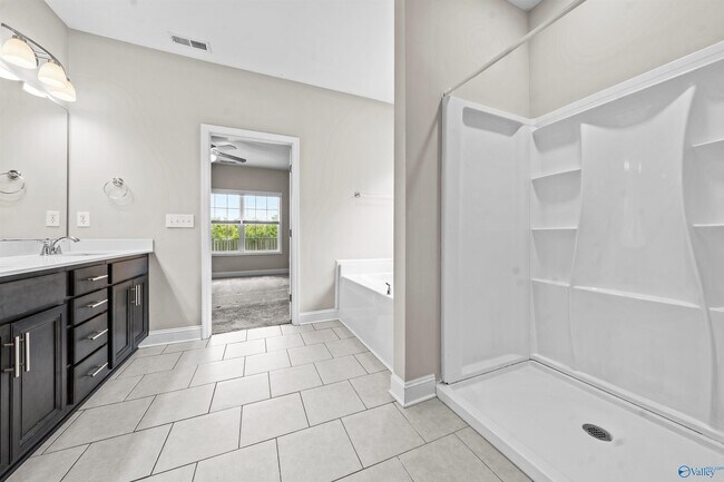 Building Photo - 104 Erskin Parcus Dr
