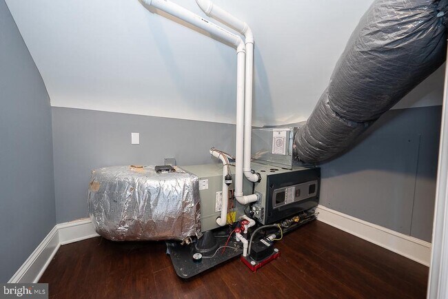 Building Photo - 7350 Ridge Ave