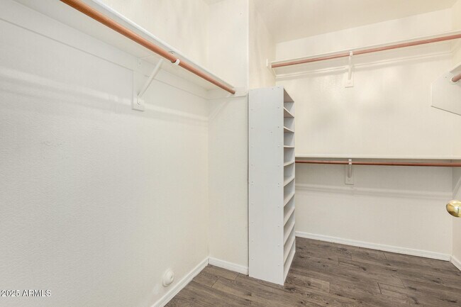 Building Photo - 2412 E Wescott Dr