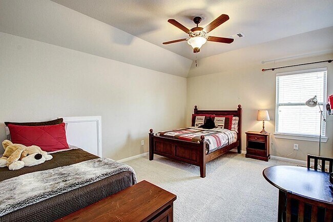 Building Photo - 10 Cayuga Pond Ct