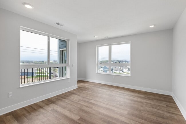 Building Photo - Larkspur - Building B