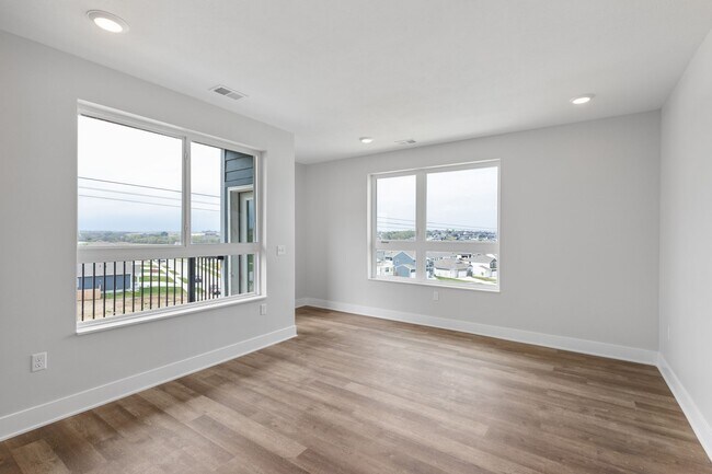 Building Photo - Vervain-1 Bedroom + Den B