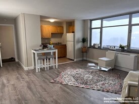 Building Photo - 121 Trapelo Rd